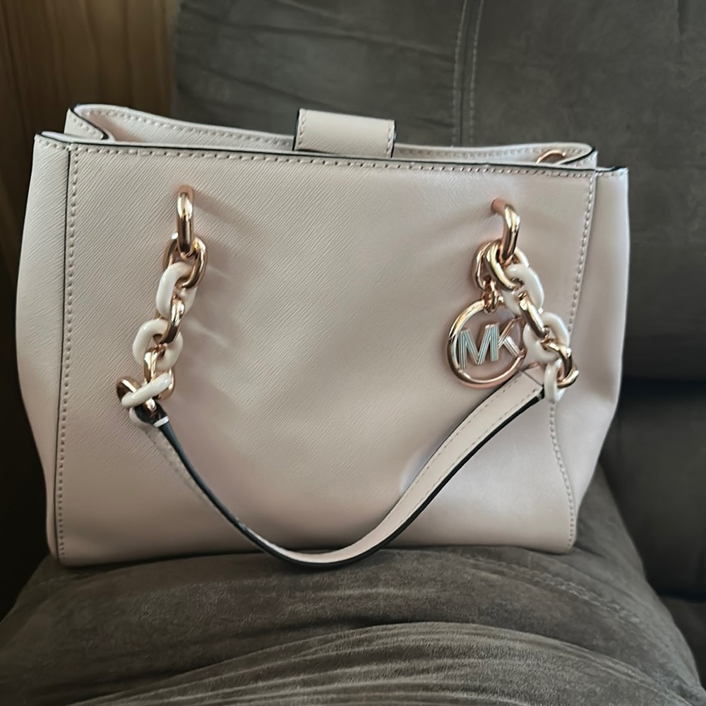 Michael Kors Cream Shoulder Bag with Structured Design